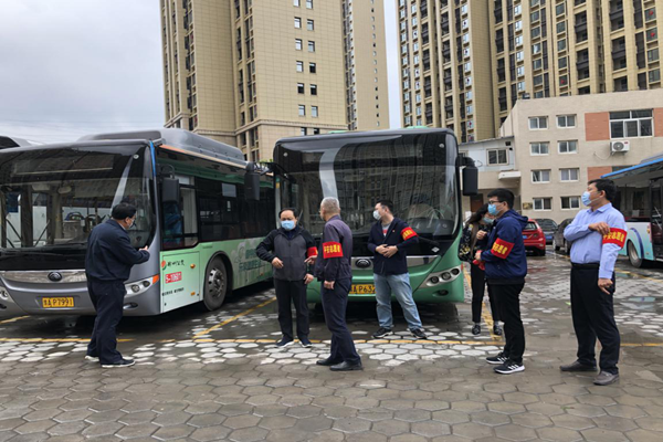 中共鄭州赫喆文化傳播有限公司黨支部開展“疫情防控常態(tài)化，為公共交通助力”志愿服務(wù)實(shí)踐活動(dòng)